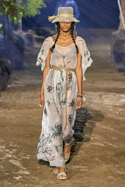 Look 19
